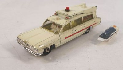 DINKY TOYS GB: Pontiac Superior Criterion ambulance, ref 263… - Photo 1
