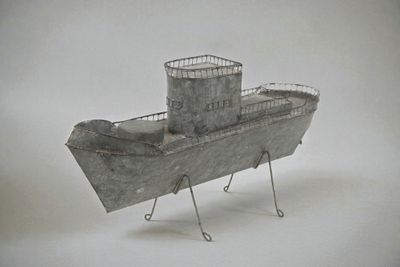 Maquette de chalutier en zinc 30 x 17 x 9 cm