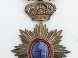 an image of a medal with a dragon on top of it