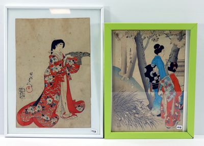 deux photos encadrées représentant une femme vêtue d'un kimono