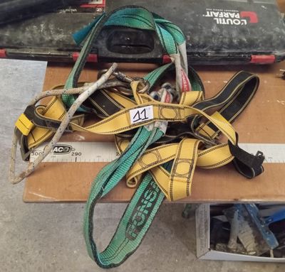 tout un tas d'outils qui traînent dans une boîte