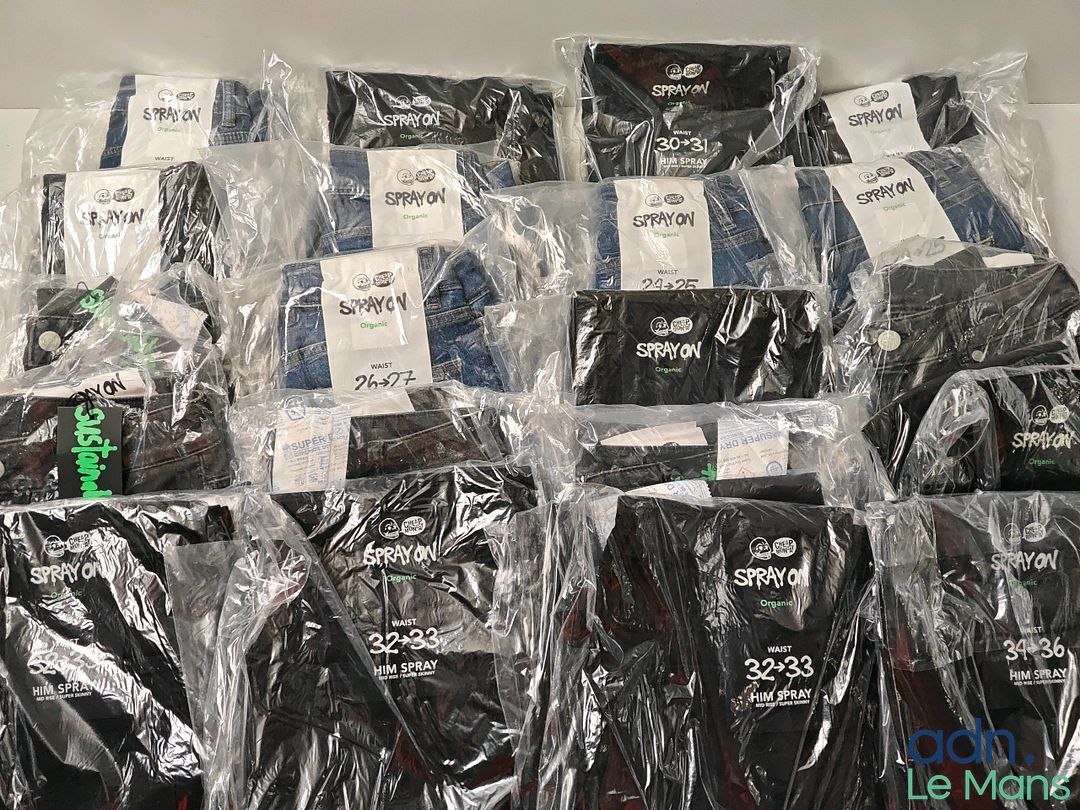 Lot de 20 pantalons CHEAP MONDAY de diverses tailles - NEUFS - TVA Récupérable - Ce lot chez vous partout en France m...