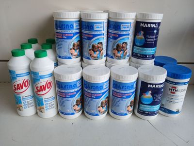de nombreux types de produits différents exposés en rayon
