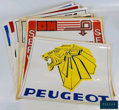 un lot de quatre autocollants représentant un lion