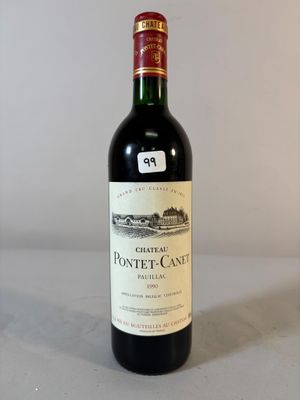 une bouteille de vin posée sur une table