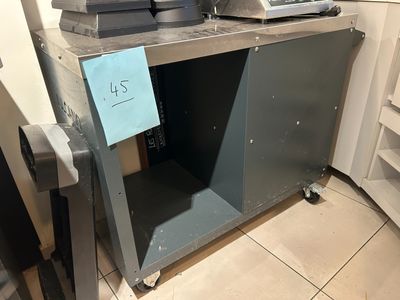 l'image d'une machine installée dans une pièce