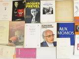 a lot of books that are on the wall