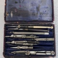 Coffret compas 6 pied à coulisse + petit massicot + règle gr… (photo 4)