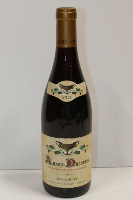 l'image d'une bouteille de vin posée sur une table