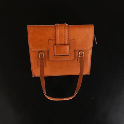 ANONYME Sac façon cartable en cuir beige à surpiqûres marron… - Photo 1