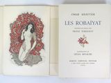 un livre ouvert sur lequel figure le dessin d'une femme nue