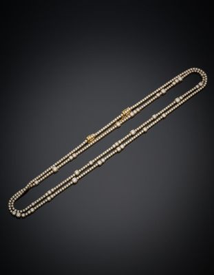un collier en diamants et en or 18 carats