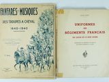 deux livres posés sur une table, avec un dessin représentant une calèche et un autre représentant un homme dans une calèche