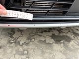 a sticker on the front of a car that says vaunto