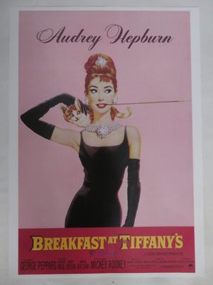 L'affiche du film « Petit déjeuner chez Tiffany » montre une femme en robe noire