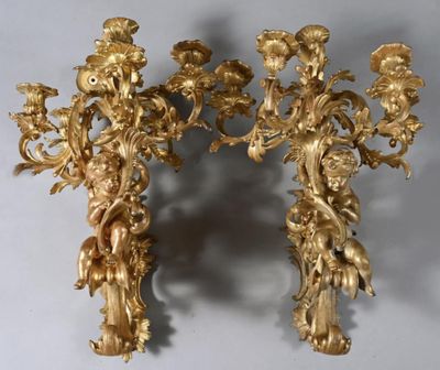 paire de bougeoirs français anciens en étamé, ornés de chérubins