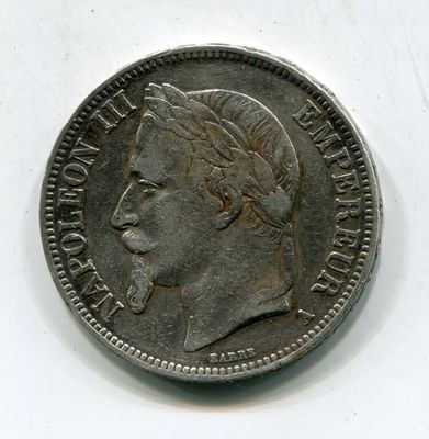 une vieille pièce d'argent portant une tête de femme