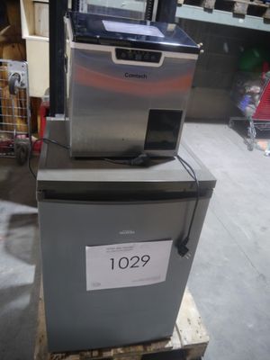 une machine posée sur une palette