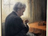 tableau représentant une vieille femme assise à une table avec une tasse de café