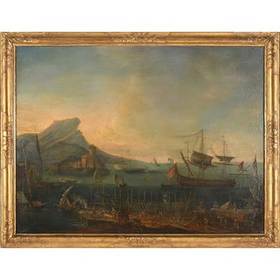 une peinture représentant une peinture de navires sur un plan d'eau, avec des montagnes en arrière-plan