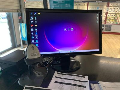 Configuration soit : - 1 écran de marque BENQ