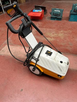 a machine that is sitting on the ground in the yard