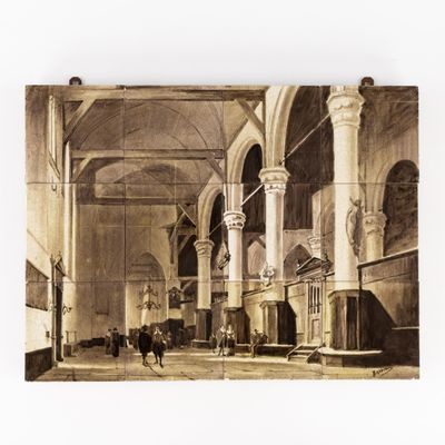 une vieille photo d'un bâtiment avec des colonnes et des arcades