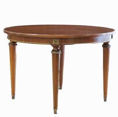 une image d'une table ronde avec un plateau en bois