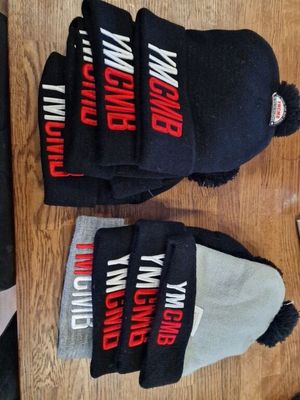 9 bonnets YMCB (pour l'ensemble jamais utilisé, parfait état…