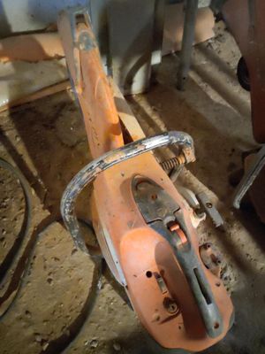 a chainsaw that is sitting on the ground in a room