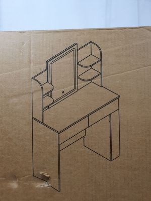 une boîte en carton ouverte sur laquelle est dessiné un bureau avec un ordinateur dessus