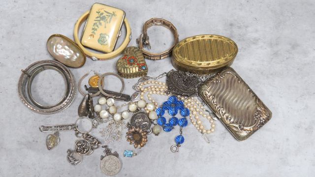 Bijoux en argent : Bourse, bracelet semi rigide, gourmette, chaîn...