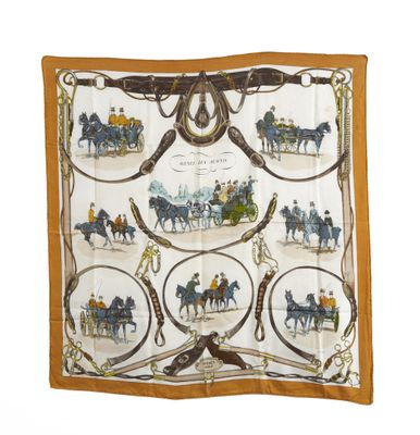 une photo d'une écharpe ornée d'un motif représentant des chevaux et des calèches