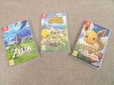 trois jeux Nintendo Wii posés sur une table