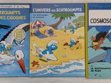 trois livres posés sur une table