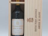 une image représentant une bouteille de vin dans un coffret en bois