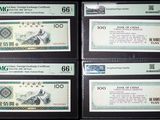 Six billets de banque chinois différents sont exposés dans une vitrine.