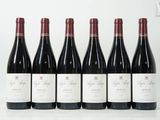 six bouteilles de vin rouge alignées