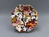l'image d'une assiette décorative ornée de fleurs