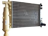 un gros plan d'un radiateur sur fond blanc