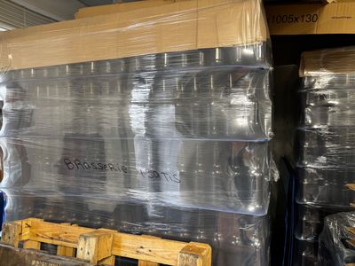 STOCK DE BOUTEILLES VIDE Stock de palettes de bouteilles vid…