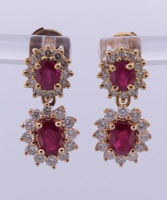 paire de boucles d'oreilles rubis et diamants