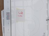 une plaque de cuisson blanche équipée de deux feux