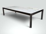 table basse avec plateau en marbre et pieds noirs