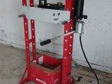 l'image d'une machine installée dans une pièce