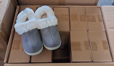 130 / 1 palette de 119 kg de paires de chaussettes et … - Photo 1