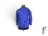 une veste bleue à boutons noirs sur un mannequin