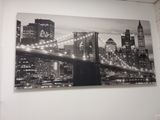 photographie en noir et blanc du pont de Brooklyn à New York