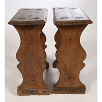 PAIRE DE TABOURETS DE CHANTRE LOUIS XIII en chêne patiné. (photo 2)