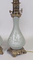 Paire d'anciennes lampes à pétrole en porcelaine céladon à d… (photo 2)